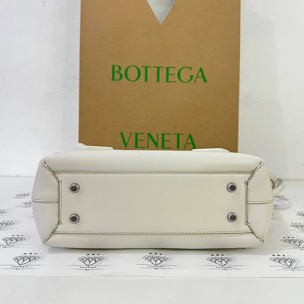 [PRE LOVED] Bottega Veneta Arco Tote in White Intrecciato Leather