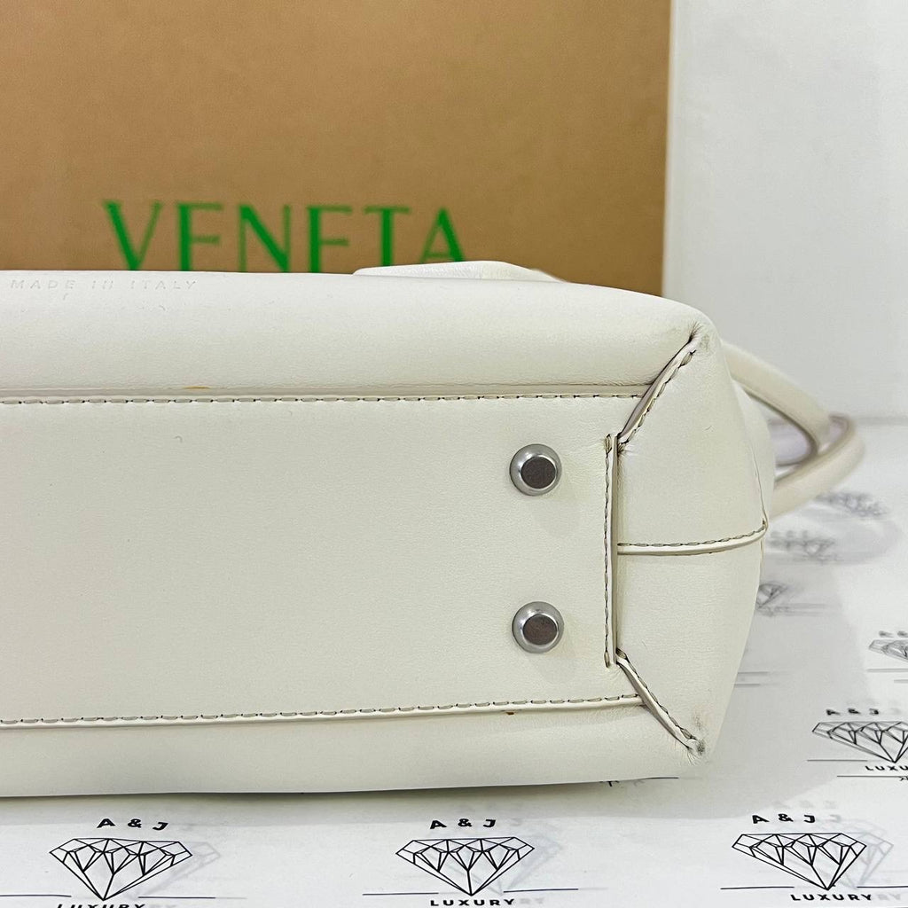 [PRE LOVED] Bottega Veneta Arco Tote in White Intrecciato Leather