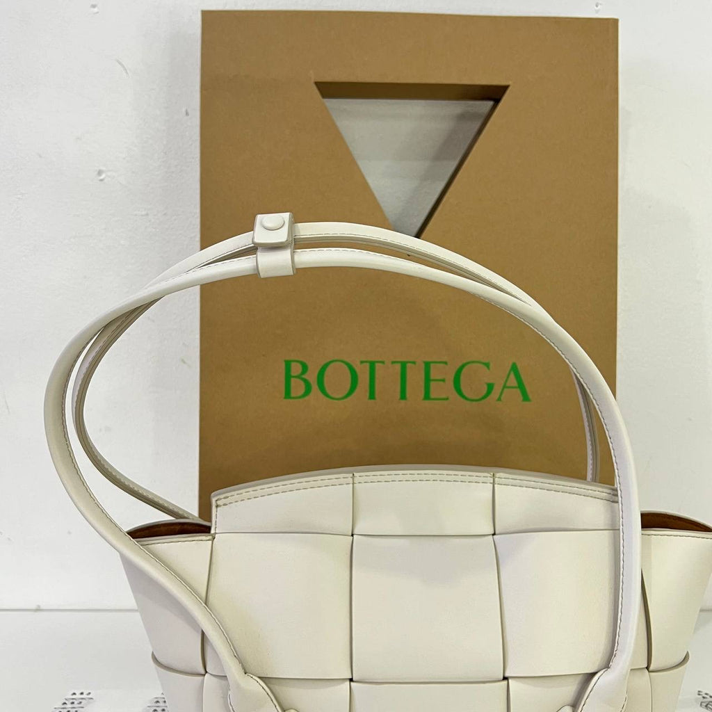 [PRE LOVED] Bottega Veneta Arco Tote in White Intrecciato Leather