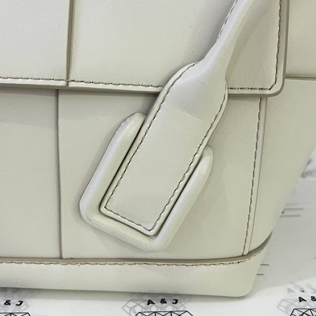 [PRE LOVED] Bottega Veneta Arco Tote in White Intrecciato Leather