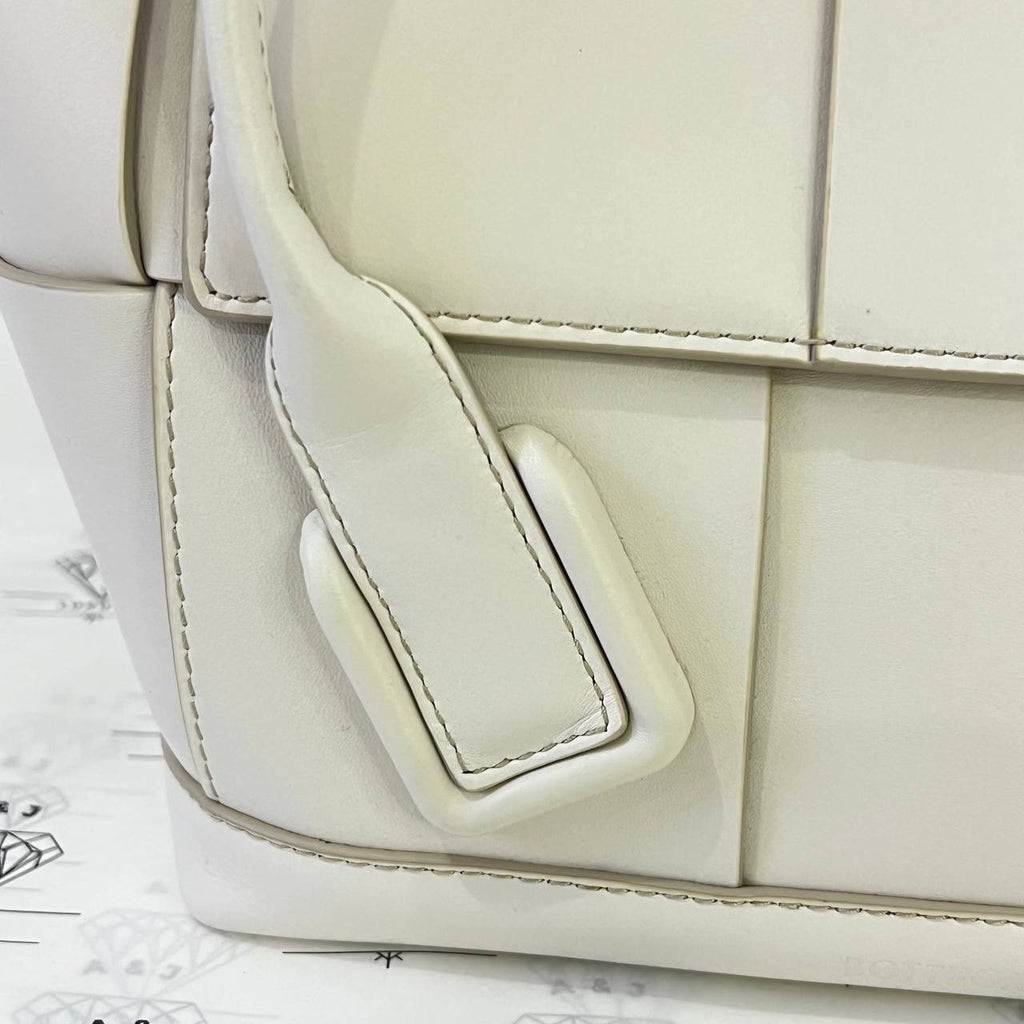 [PRE LOVED] Bottega Veneta Arco Tote in White Intrecciato Leather