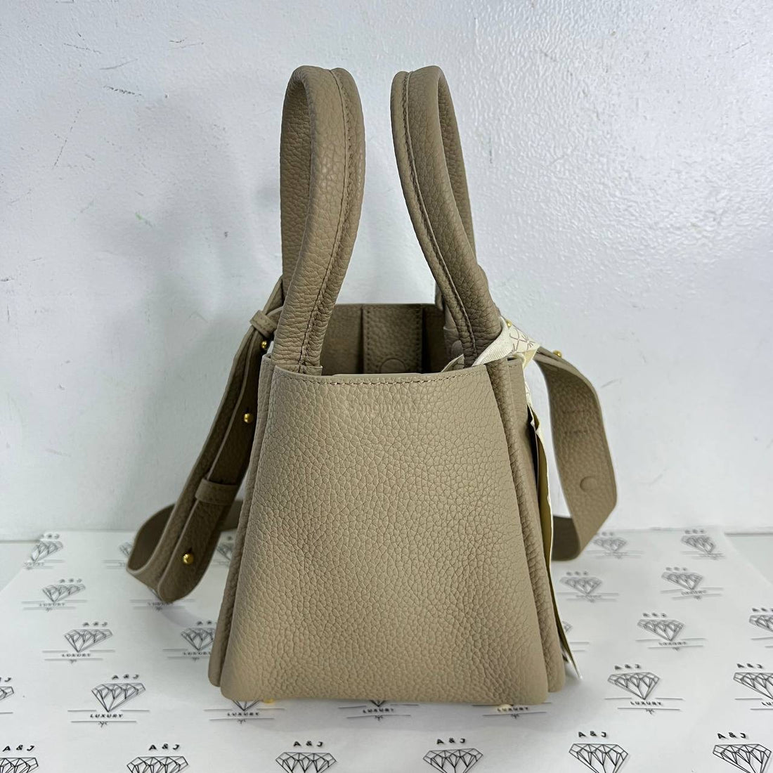 [PRE LOVED] Songmont Medium Song Bag in Cream
