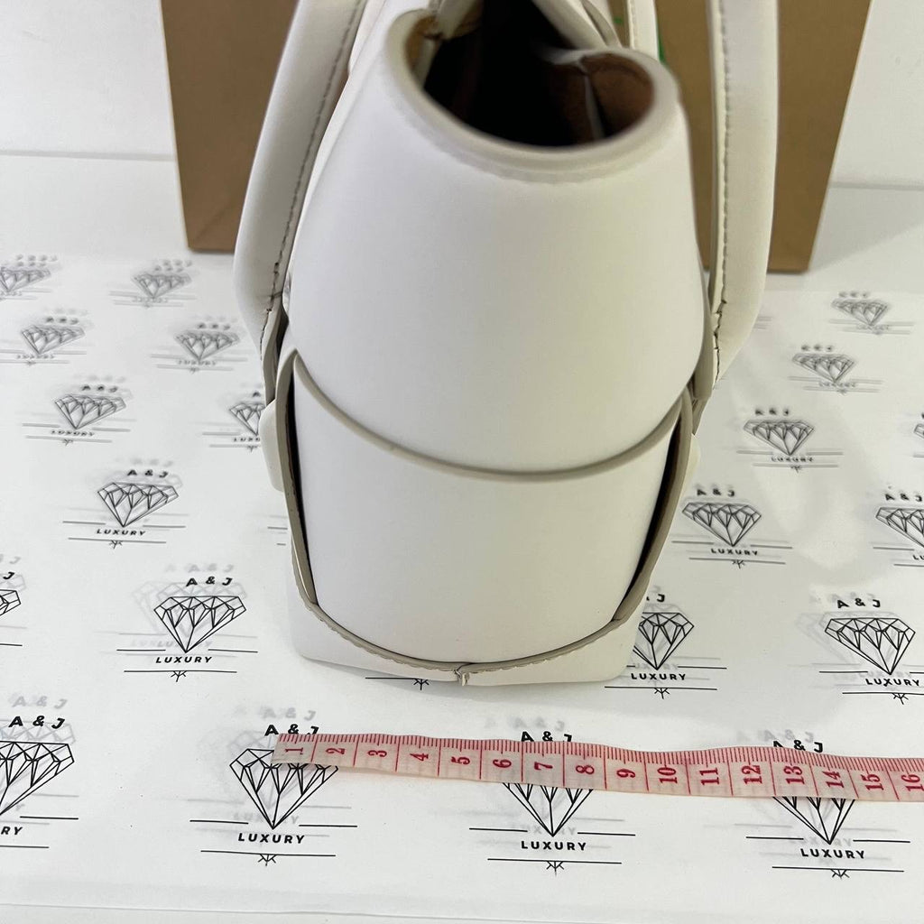 [PRE LOVED] Bottega Veneta Arco Tote in White Intrecciato Leather