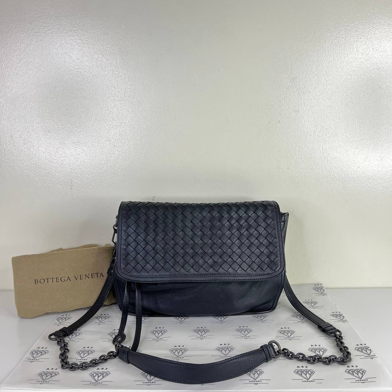 [PRE LOVED] Bottega Veneta Intrecciato Sling Bag in Black