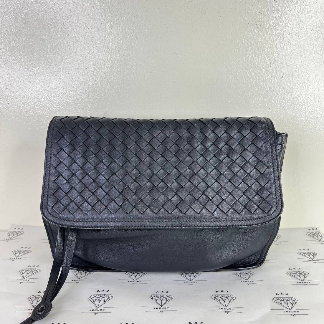 [PRE LOVED] Bottega Veneta Intrecciato Sling Bag in Black