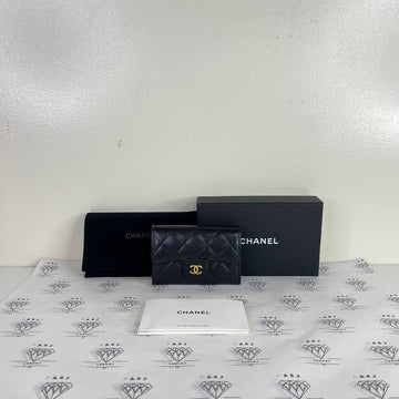 [PRE LOVED] Chanel Classic Flap Cardholder in Black Caviar GHW (microchipped)