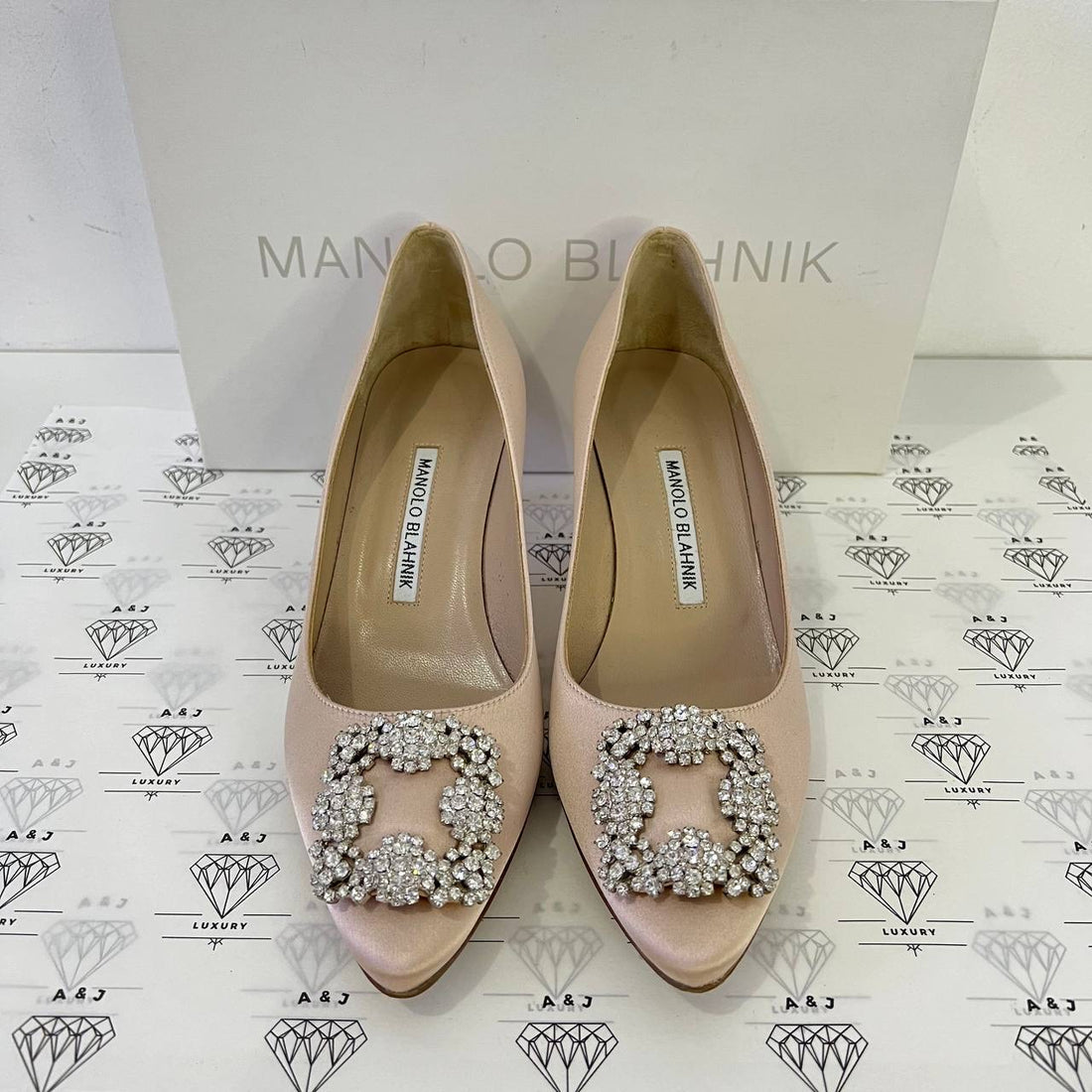 [PRE LOVED] Manolo Blahnik Satin Pumps in Light Pink Size 37EU