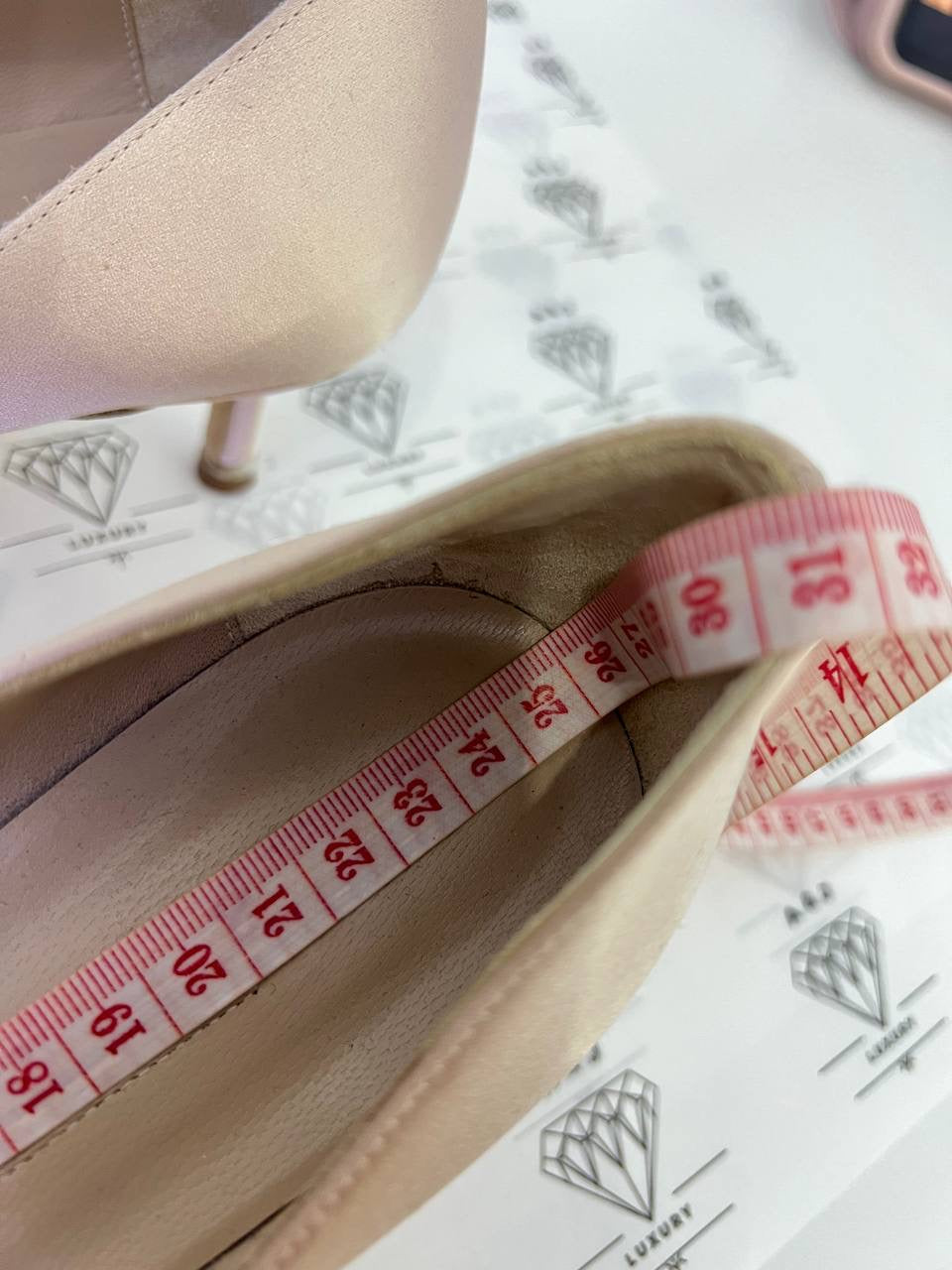 [PRE LOVED] Manolo Blahnik Satin Pumps in Light Pink Size 37EU