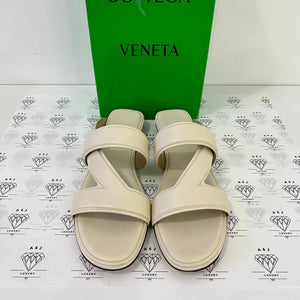 [PRE LOVED] Bottega Veneta Calf Leather Mule Sandals in White Size 40EU