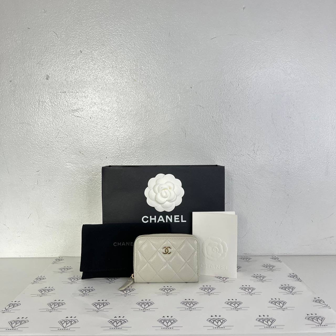 [PRE LOVED] Chanel Zippy Cardholder in Light Gray Caviar GHW (microchipped)