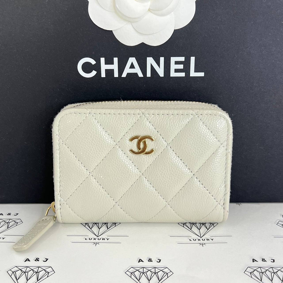 [PRE LOVED] Chanel Zippy Cardholder in Light Gray Caviar GHW (microchipped)