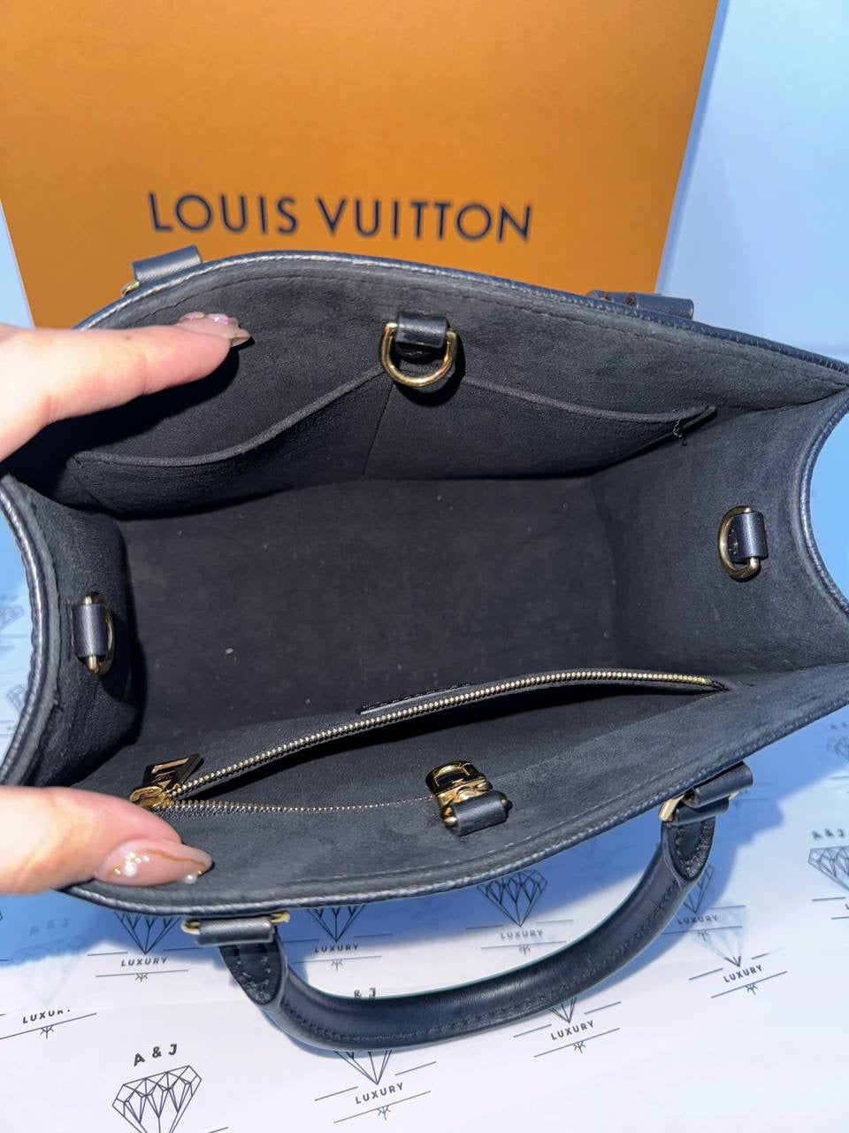 [PRE LOVED] Louis Vuitton OnTheGo PM in Noir Empreinte Leather