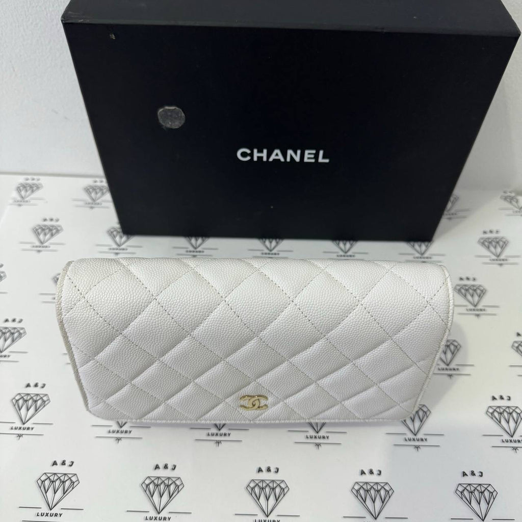 [PRE LOVED] Chanel Classic Wallet on Chain in White Caviar Leather Light Gold HW (microchipped)