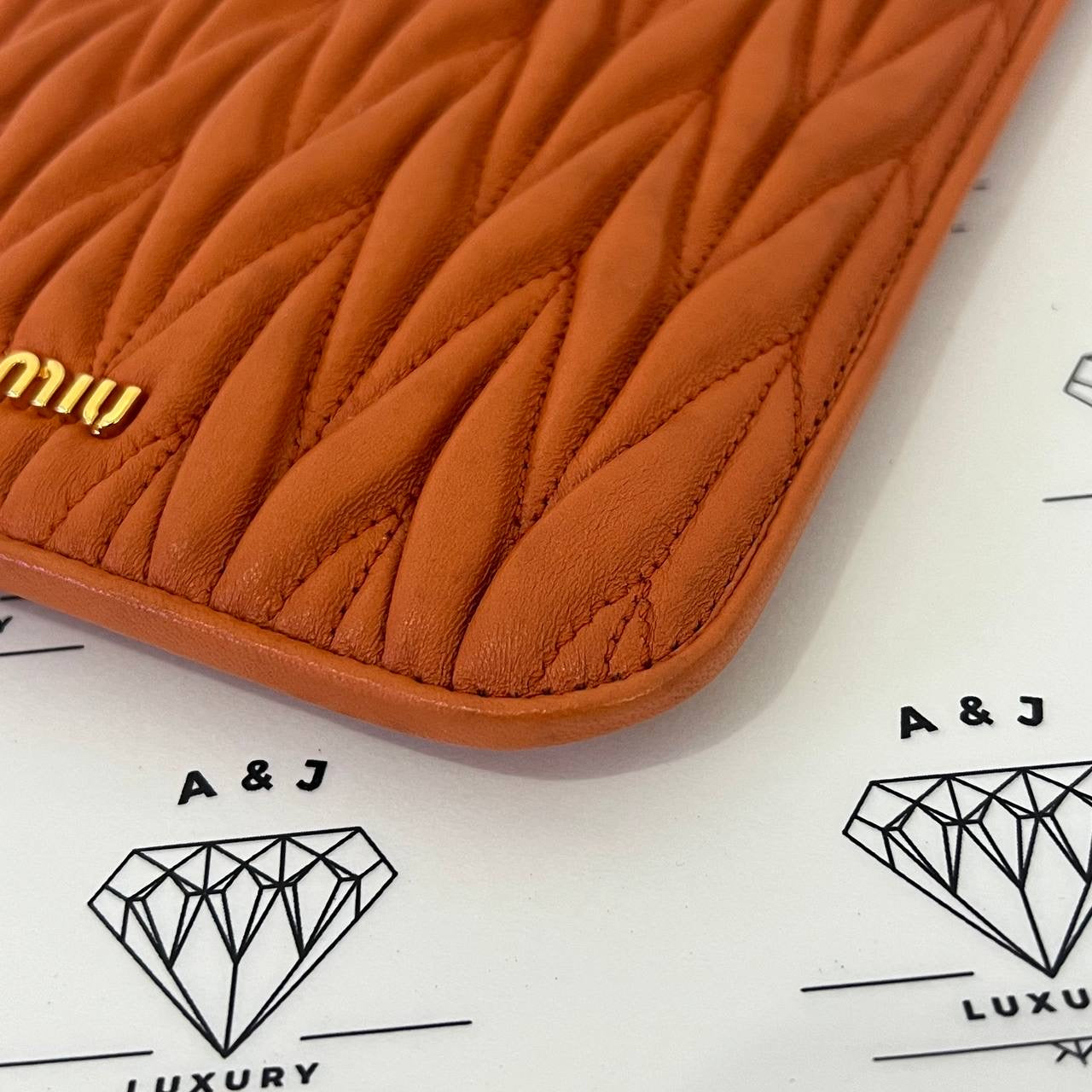 miumiu iPad mini ケース　未使用 PRE LOVED] Miu Miu Ipad Mini Case in Orange – A&J Luxury