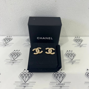 [PRE LOVED] Chanel Earrings in Gold with pearls