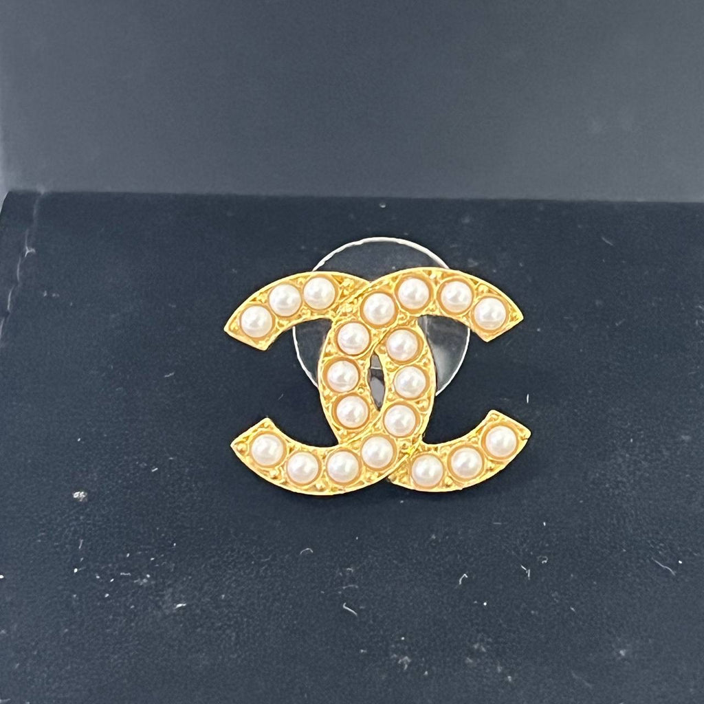 [PRE LOVED] Chanel Earrings in Gold with pearls