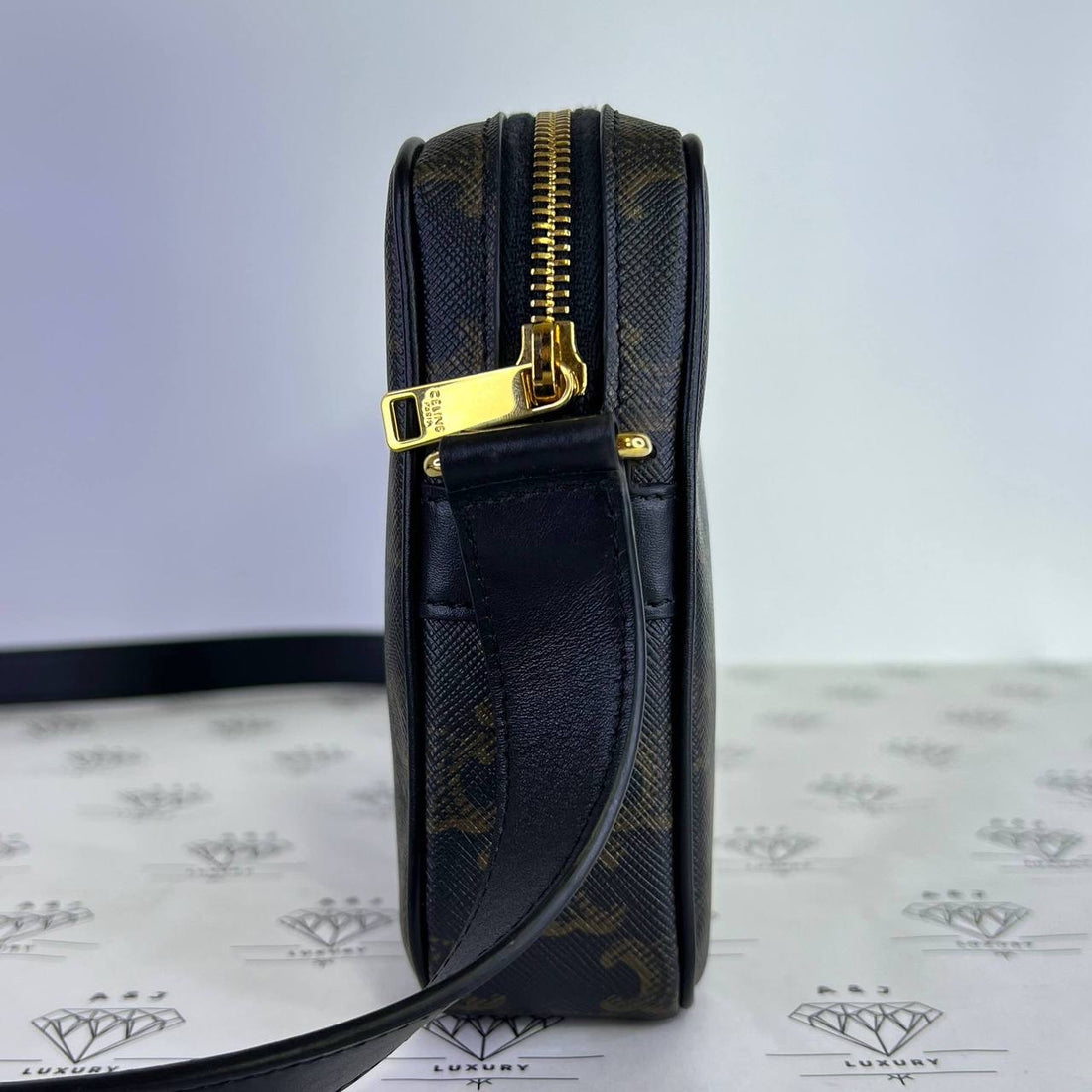 [PRE LOVED] Celine Medium Logo Crossbody Triomphe in Black GHW