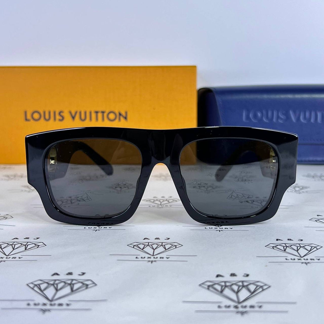 [PRE LOVED] Louis Vuitton Link Square Sunglasses in Black